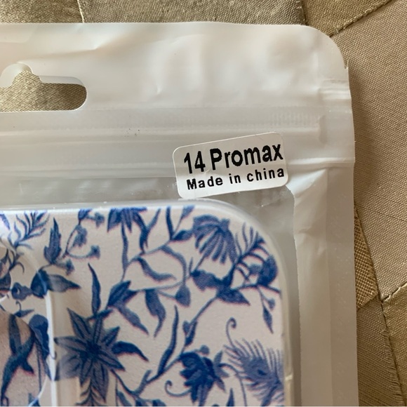 I Phone 14 Promax Blue Floral Case! The New Case Accessories - Picture 2 of 5
